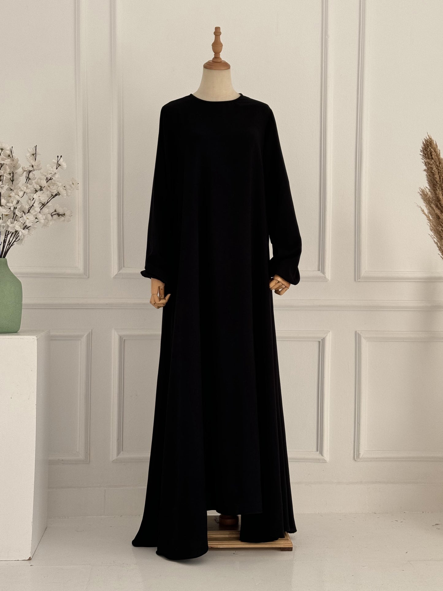 Clouch Basic Plain Abaya With Pockets