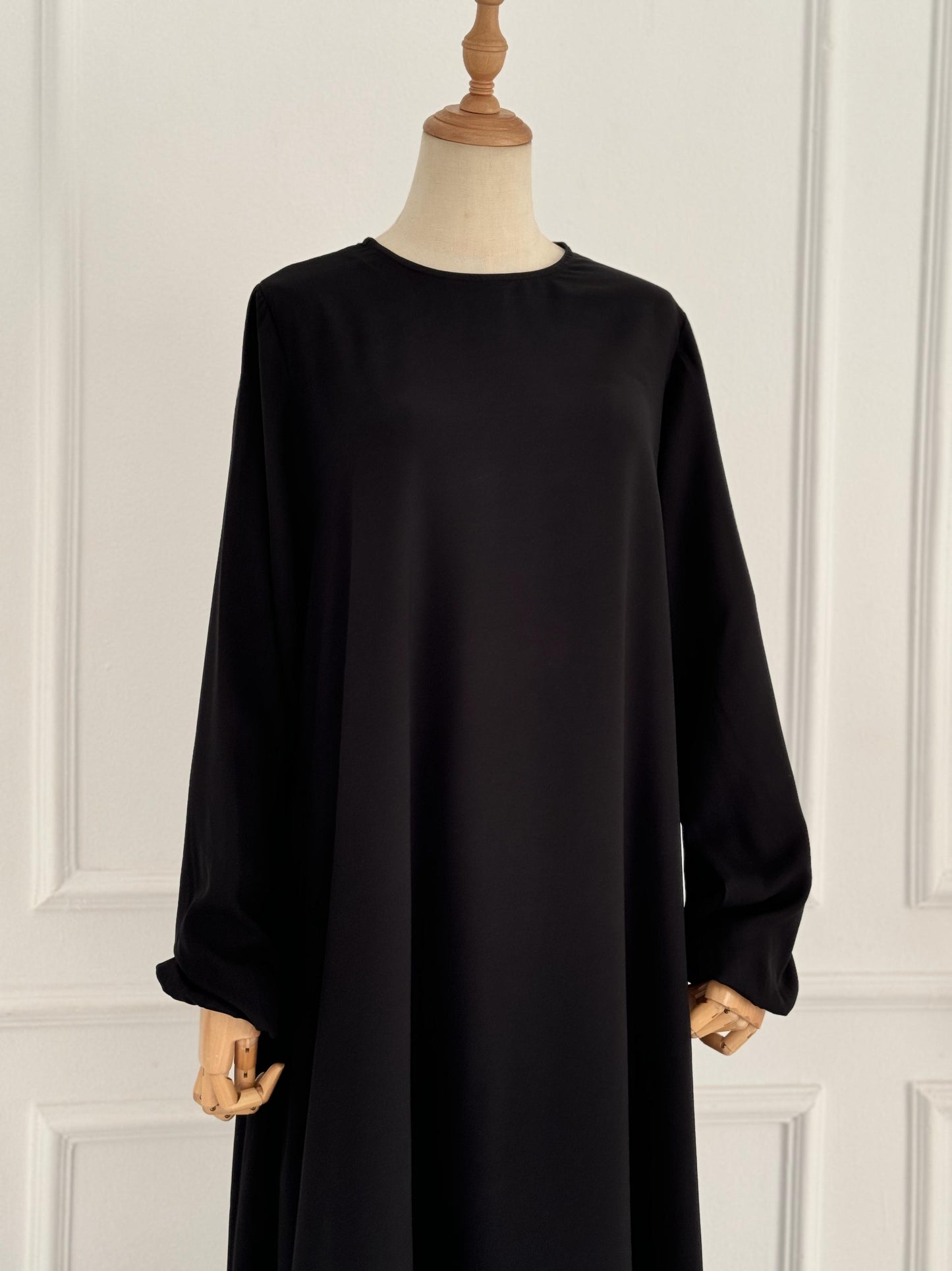 Clouch Basic Plain Abaya With Pockets