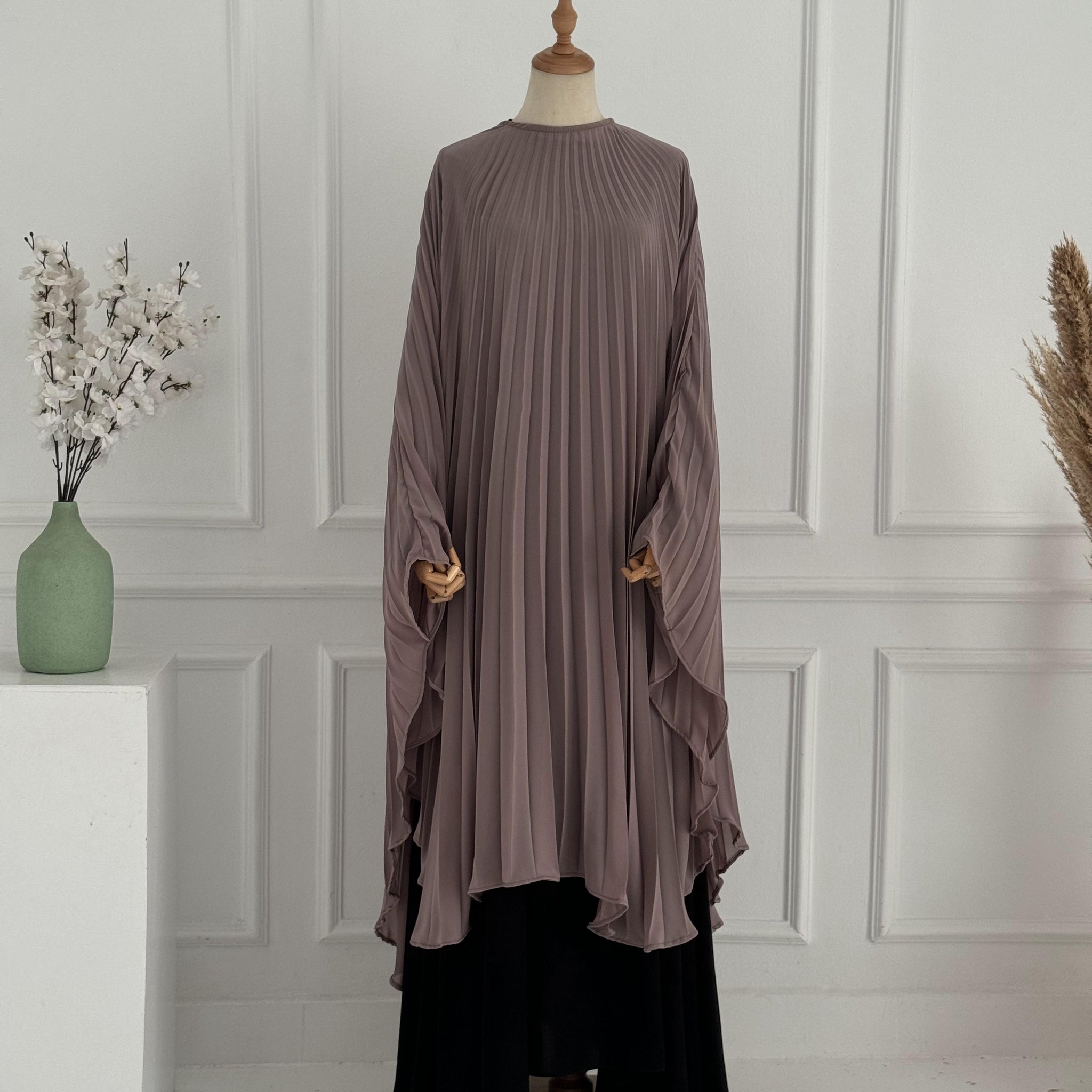 Pleated clouch Chiffon Cape