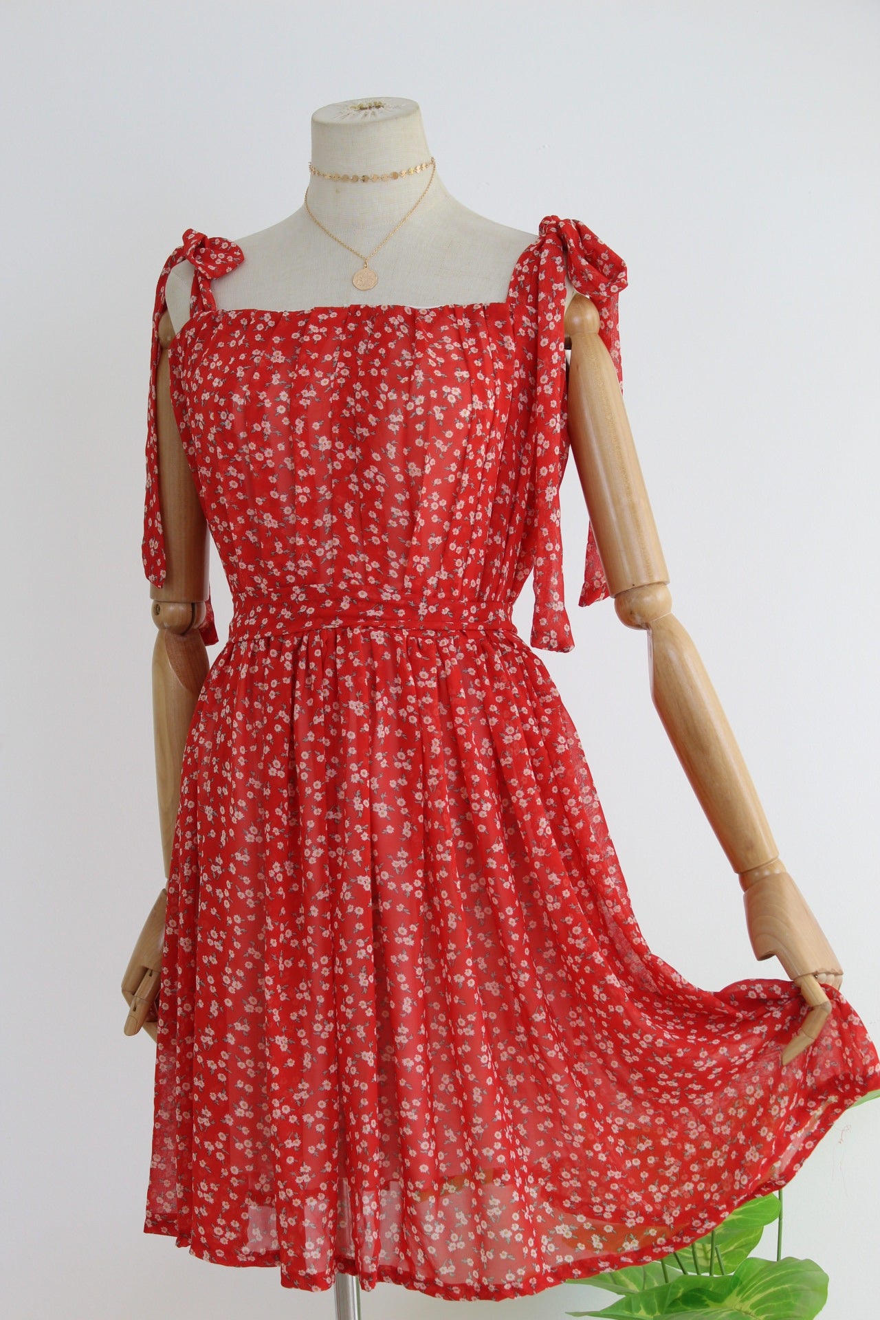 Floral Dress With Pleated Chest And Removable Belt