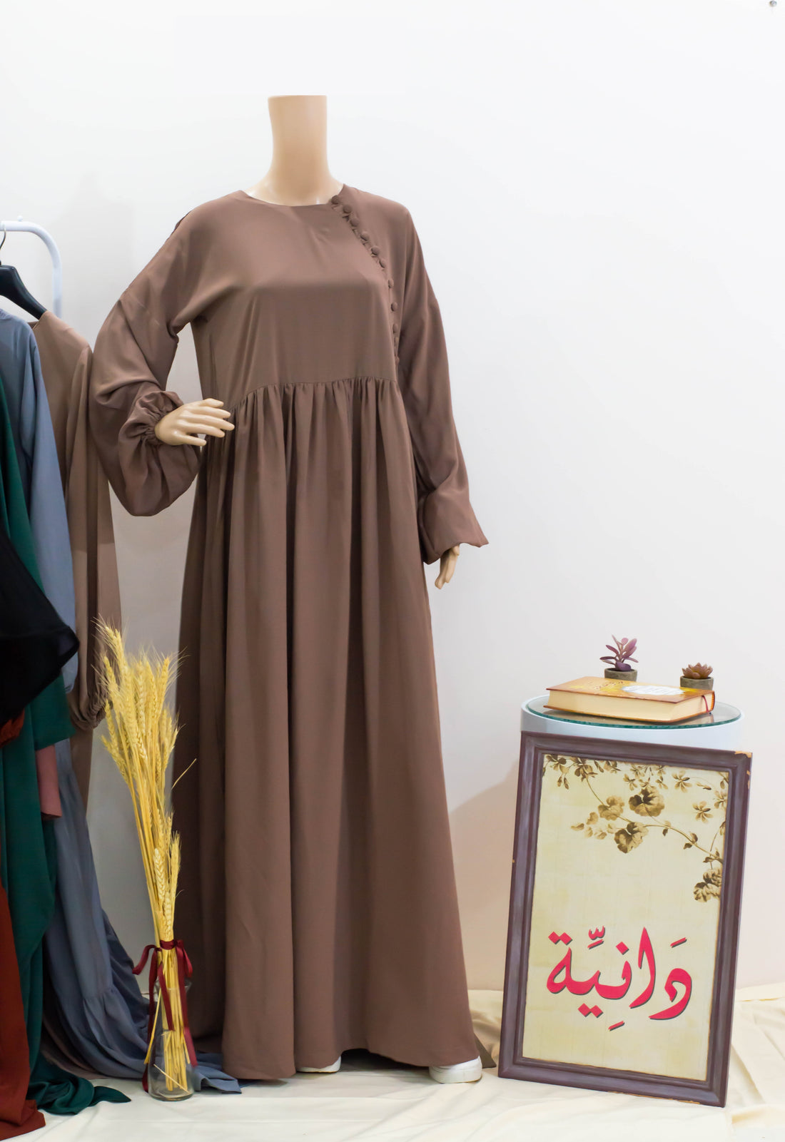 Rownaq Abaya (رَونق)